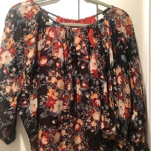 Cute floral top.